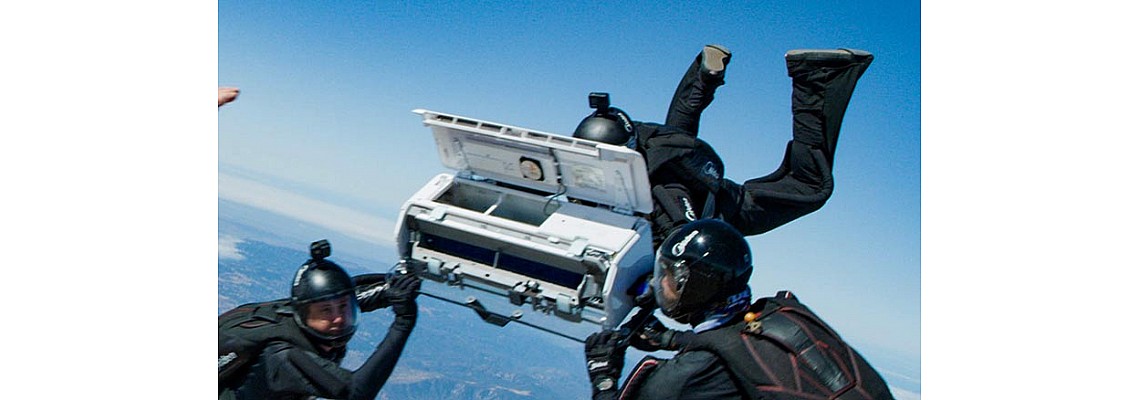 Климатик на Midea полетя с 200 км/ч