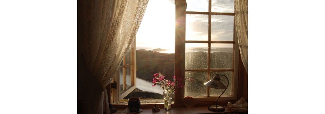 Включен климатик и отворен през лятото прозорец – правилно или грешно?